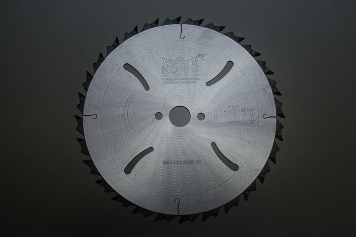 KÖNİG/B6 - Ahşap Atlamalı Testere 300X3.2x30 Z.28